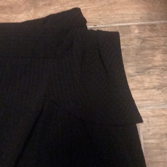 Black knee length wrap skirt, lined. - Picture 2 of 4